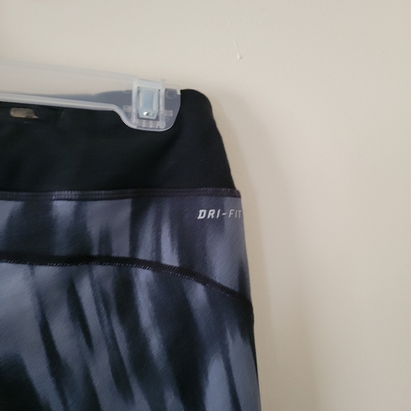 Nike Dri Fit Grey Absract Design Leggings - Picture 8 of 13